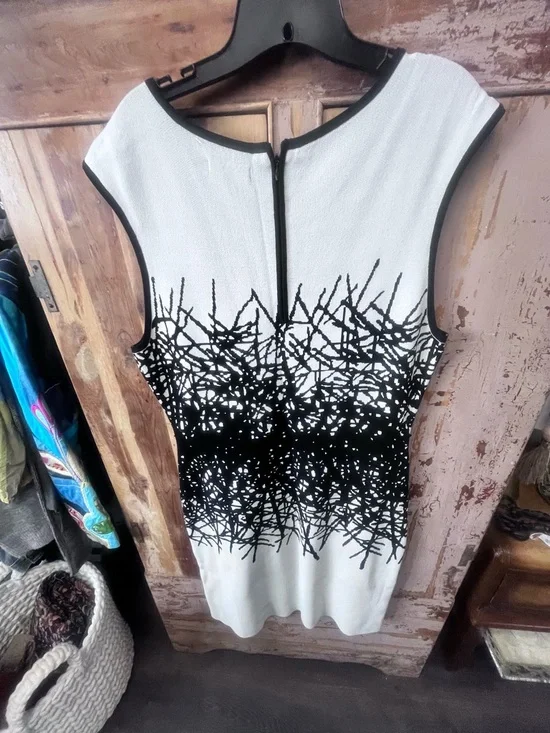 Calvin Klein White Dress with Black Abstract Waist Pattern - Picture 2 of 5